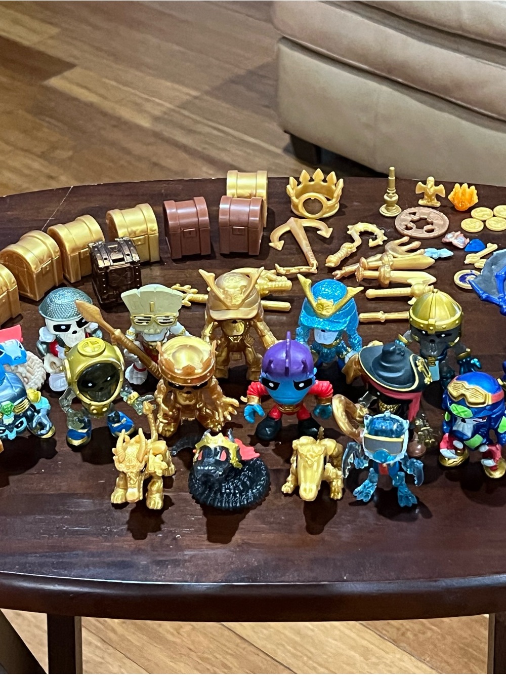 Treasure X Mini Figures. Lot of 20 figures with a Lot of mixed accessories.